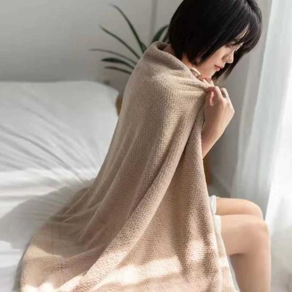 100% cotton bath towel measuring 27.56x55.11 inches, ideal for hotels, spas and salons, featuring natural eco-friendly absorbency, thick large size with smooth texture M240820