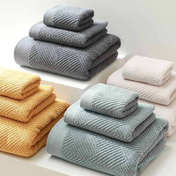 3-pack long custom cotton bath towels, soft and quick-drying, in beige and gray for beach use