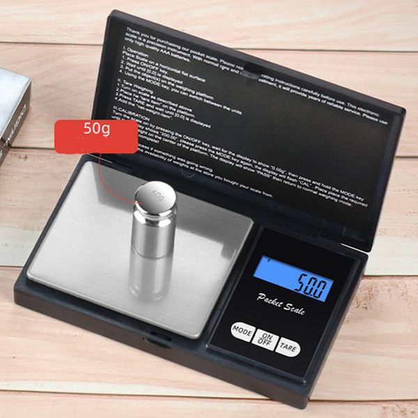 Compact digital pocket scale for precise jewelry and diamond measurements with LCD display, available in 100g/0.0 and 200g/0.0 versions, includes retail packaging