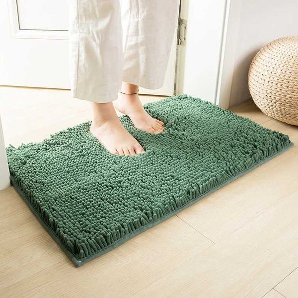 High-quality chenille bath mat with excellent water absorption, non-slip backing, and washable design for bathroom or toilet floors