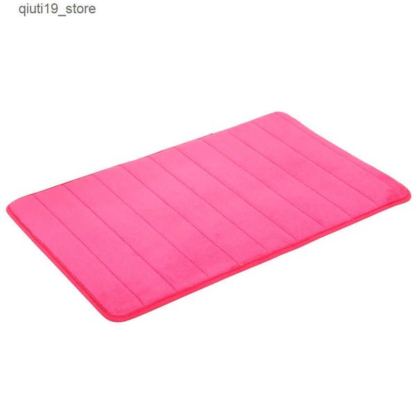 Pink fluffy absorbent bath mat with non-slip backing, 30x50cm in rose red for bathtubs