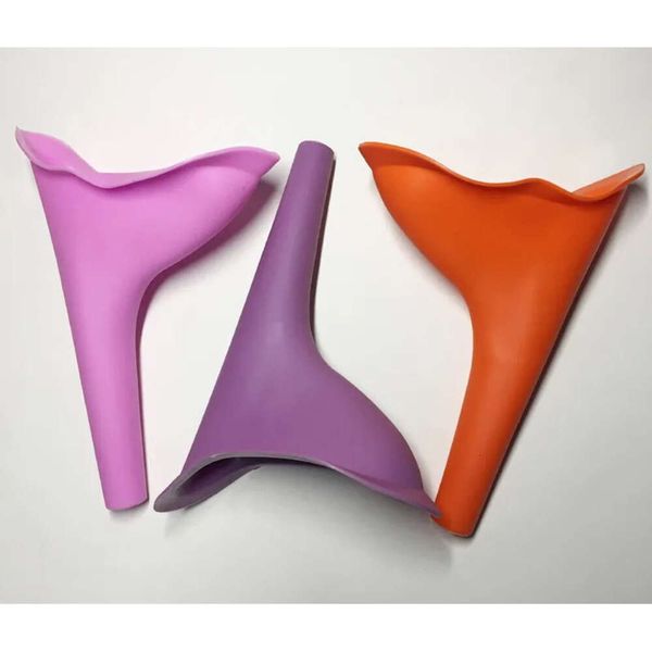 Portable outdoor standing urinal for women's emergency field use
