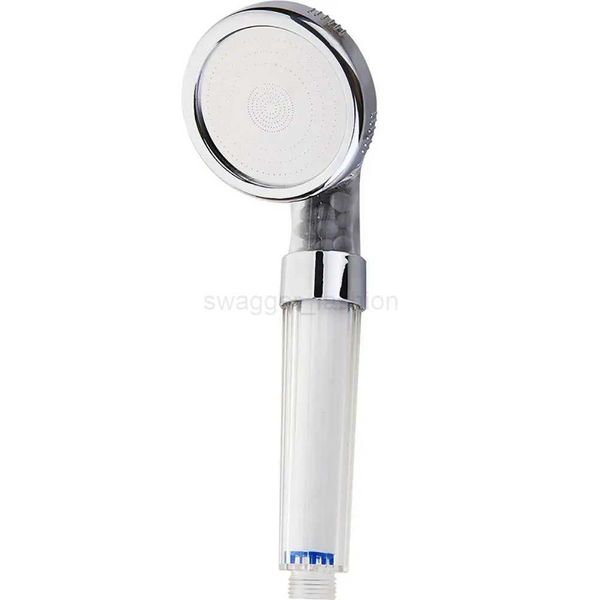 Replacement shower filter head for removing chlorine and heavy metals from water